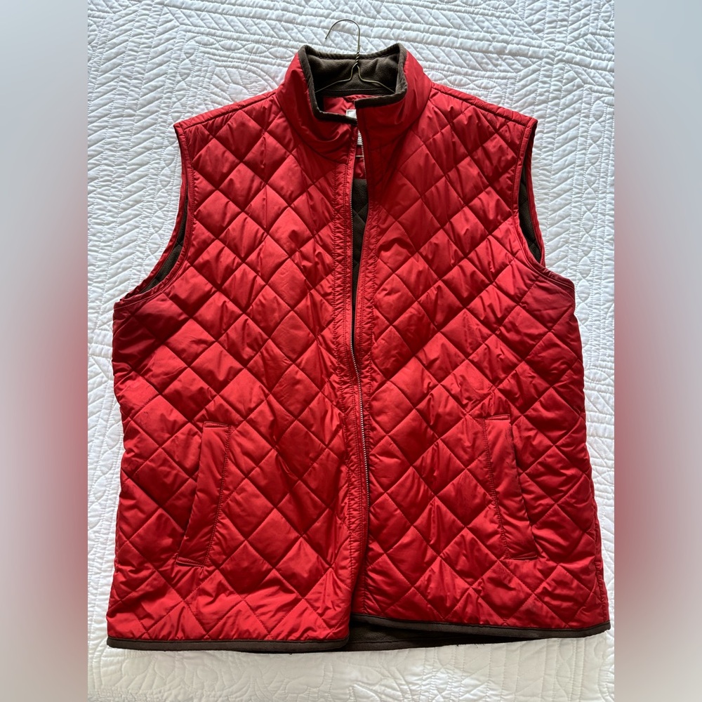 Peter Millar Burnt Red quilted vest with brown accents. Size XL